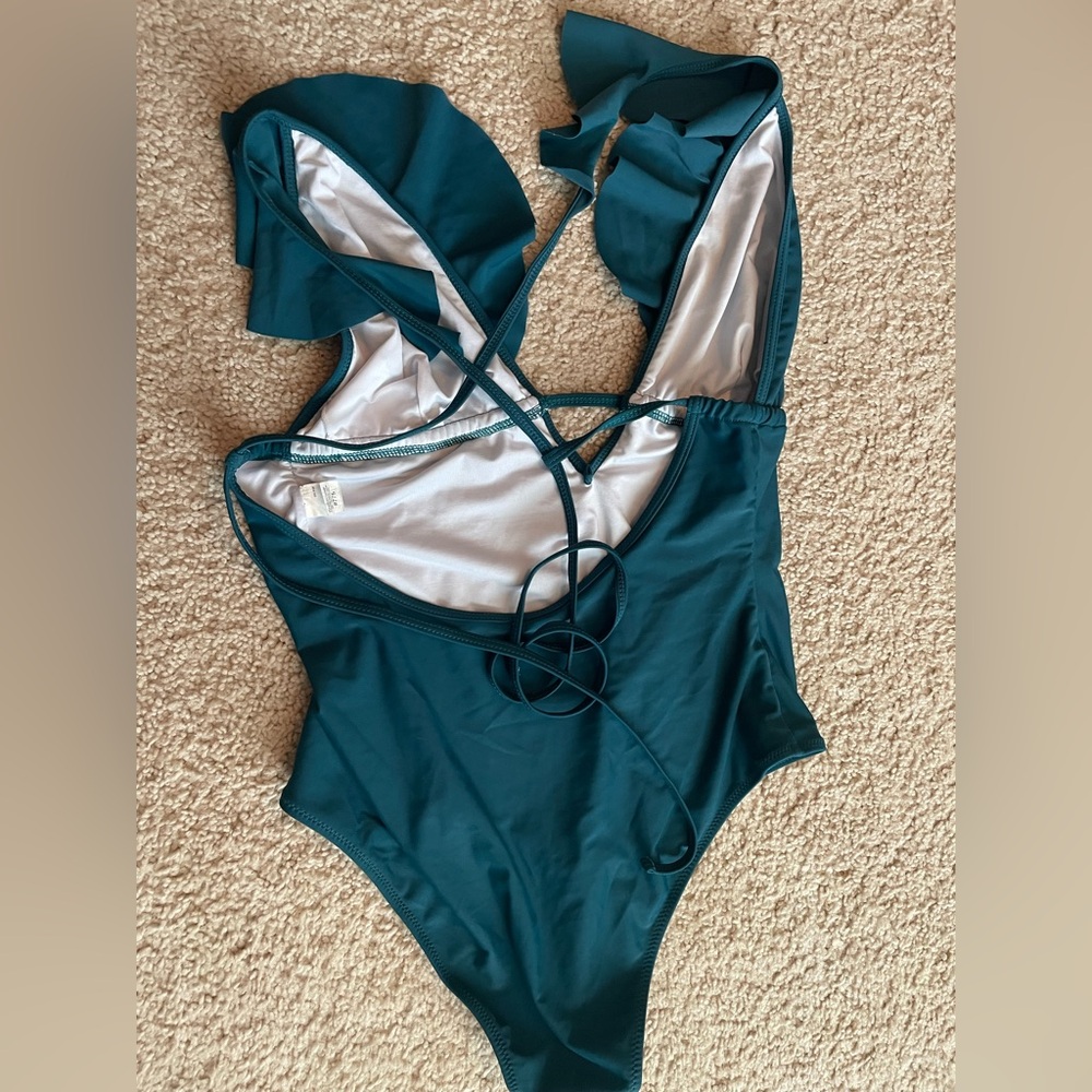 Cupshe One Piece Swimsuit - Picture 2 of 3